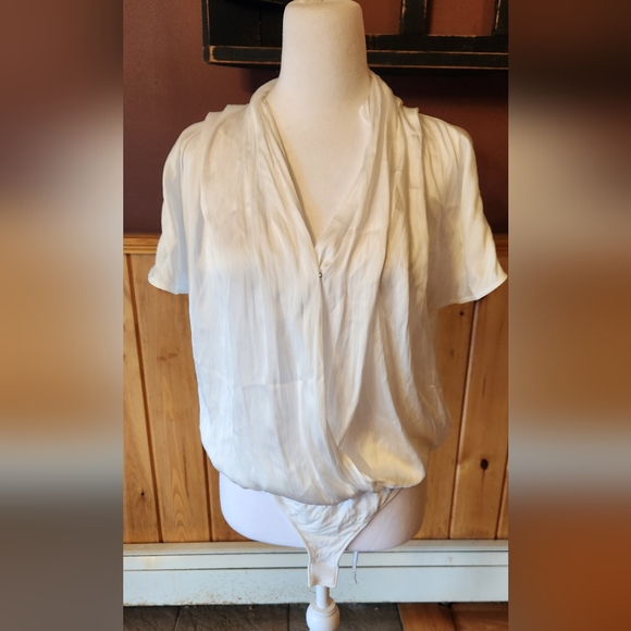 Paige Dijon Surplice White Bodysuit Size Small - Picture 3 of 14